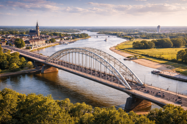 Arnhem en Nijmegen: twee steden, één rivier en veel verbinding