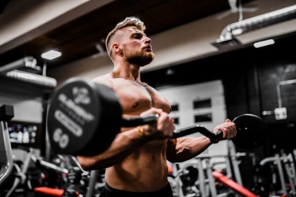 Fitnessapparatuur die bij je past: thuis of professioneel traine
